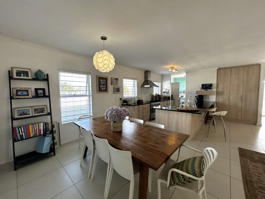 To Let 4 Bedroom Property for Rent in Sunningdale Western Cape